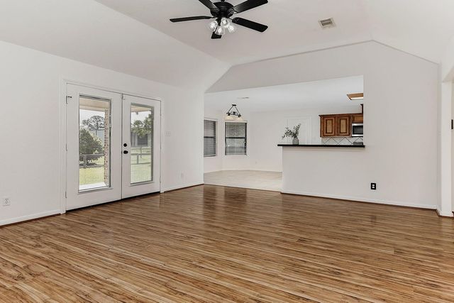 1403 Avenue L, Santa Fe, TX 77510