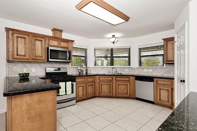 1403 Avenue L, Santa Fe, TX 77510