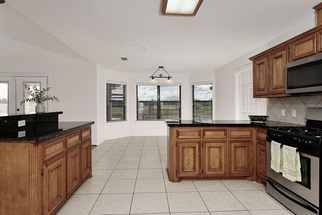 1403 Avenue L, Santa Fe, TX 77510