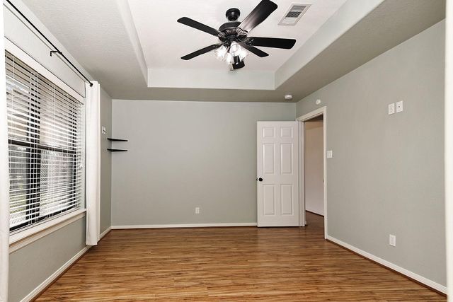 1403 Avenue L, Santa Fe, TX 77510