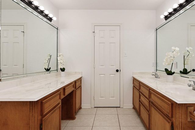 1403 Avenue L, Santa Fe, TX 77510