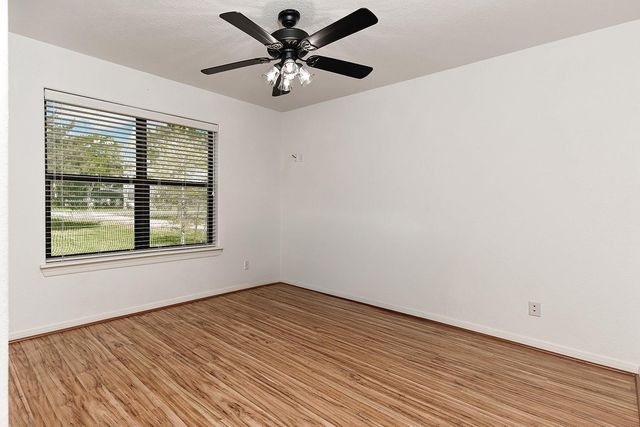 1403 Avenue L, Santa Fe, TX 77510