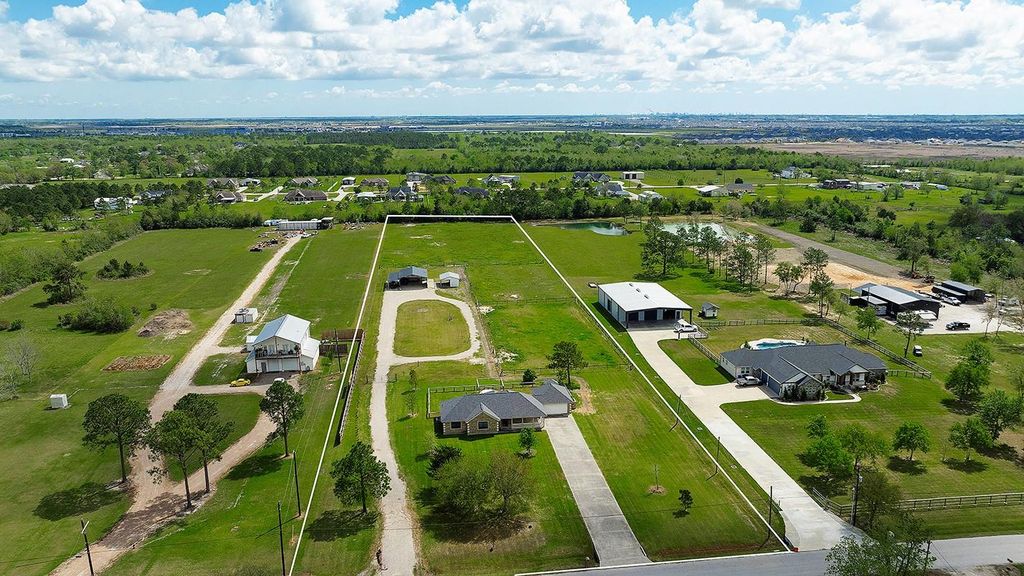 1403 Avenue L, Santa Fe, TX 77510