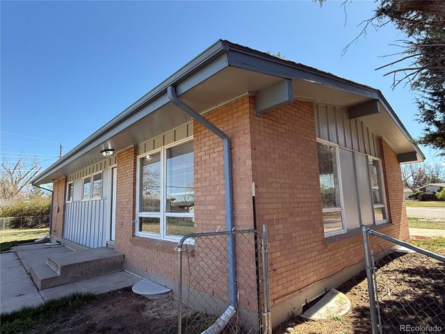 5674 W Chestnut Avenue, Littleton, CO 80128