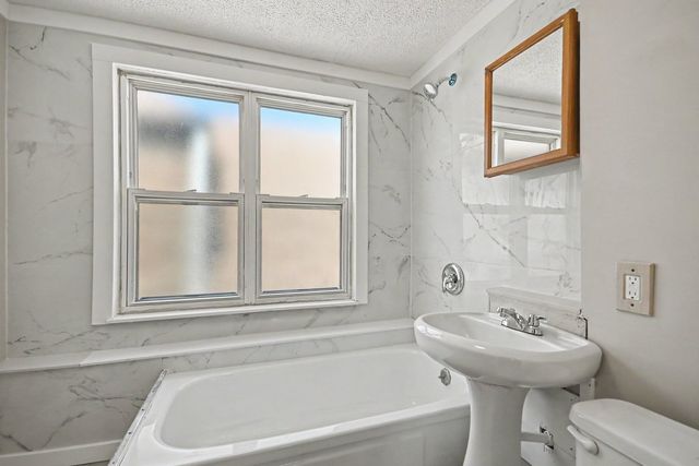 6621 S Oakley Avenue, Chicago, IL 60636
