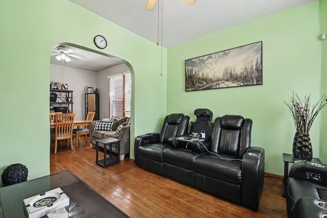 6621 S Oakley Avenue, Chicago, IL 60636