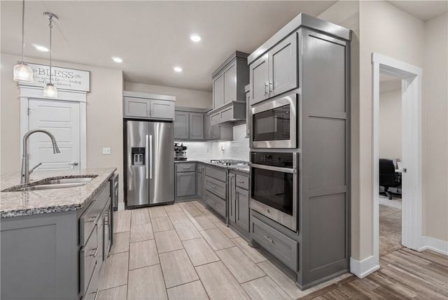 1040 Harrison Street, Pea Ridge, AR 72751