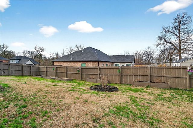 1040 Harrison Street, Pea Ridge, AR 72751