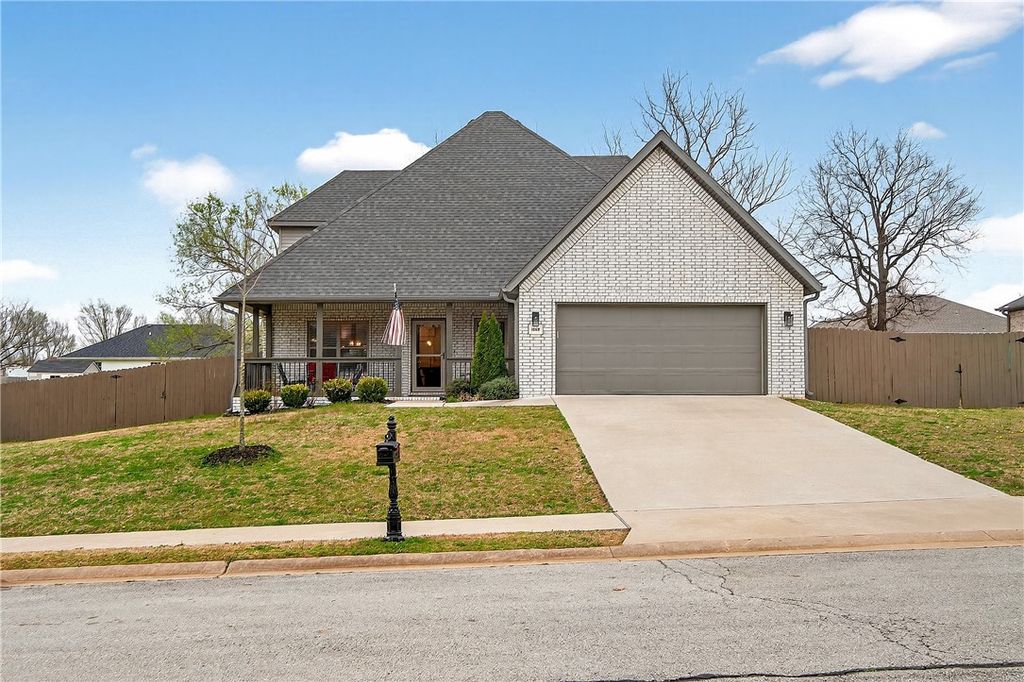 1040 Harrison Street, Pea Ridge, AR 72751
