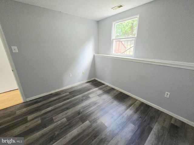 79 YEW RD, Essex, MD 21221