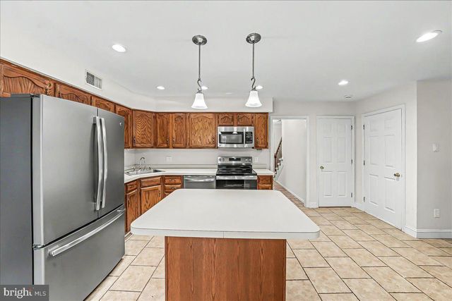 10 OLD STABLE LN, Newark, DE 19711