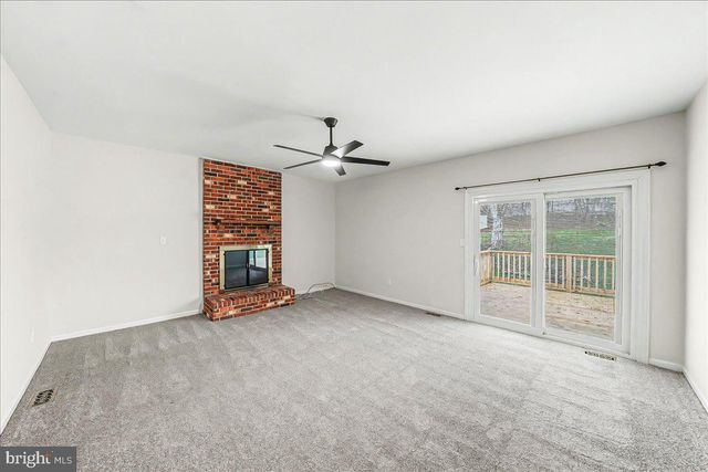 10 OLD STABLE LN, Newark, DE 19711