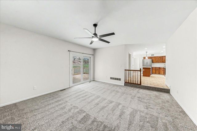 10 OLD STABLE LN, Newark, DE 19711