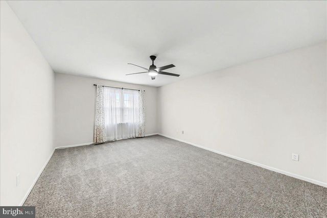 10 OLD STABLE LN, Newark, DE 19711