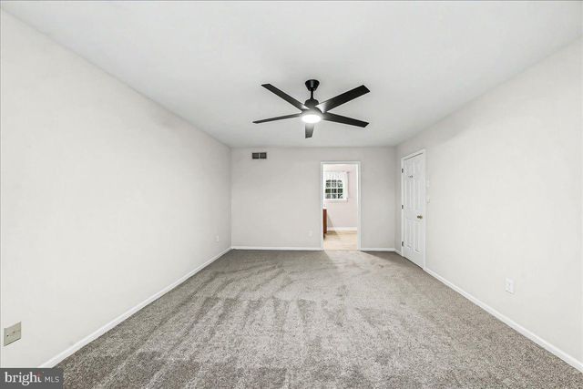 10 OLD STABLE LN, Newark, DE 19711