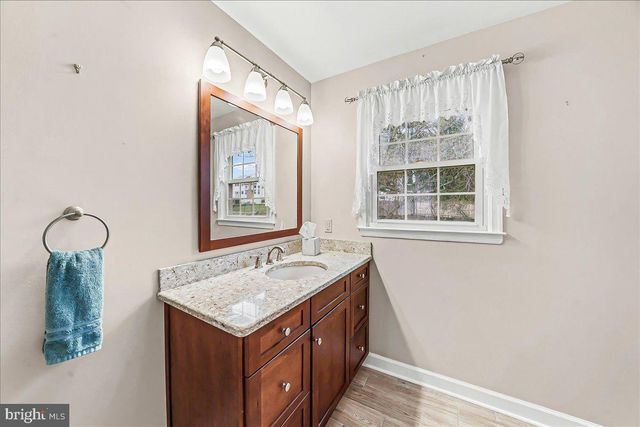 10 OLD STABLE LN, Newark, DE 19711