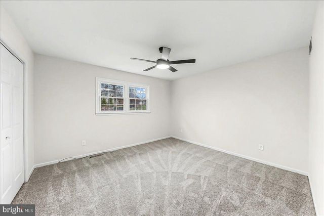 10 OLD STABLE LN, Newark, DE 19711