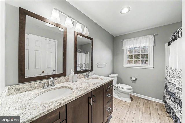 10 OLD STABLE LN, Newark, DE 19711