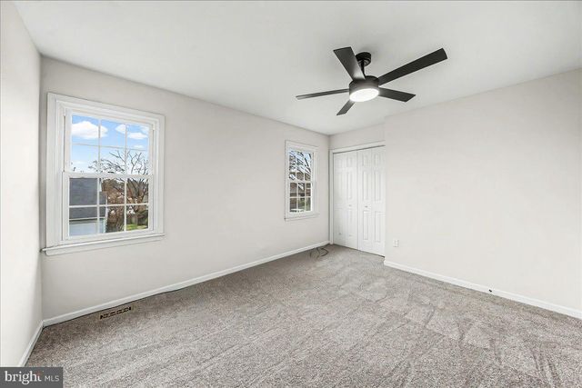 10 OLD STABLE LN, Newark, DE 19711