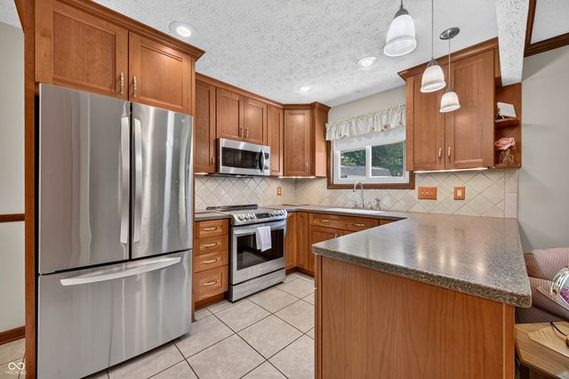 633 Echo Circle, Greenwood, IN 46142