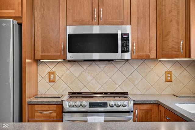 633 Echo Circle, Greenwood, IN 46142