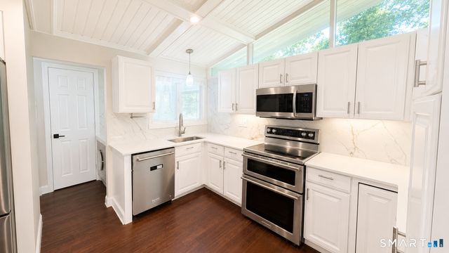1 Bayberry Drive, Brookfield, CT 06804