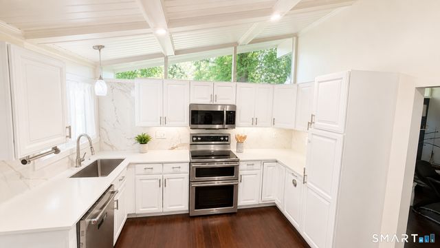 1 Bayberry Drive, Brookfield, CT 06804