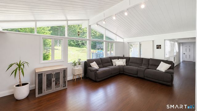 1 Bayberry Drive, Brookfield, CT 06804