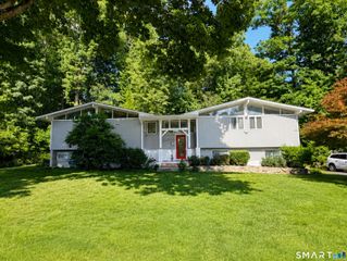 1 Bayberry Drive, Brookfield, CT 06804