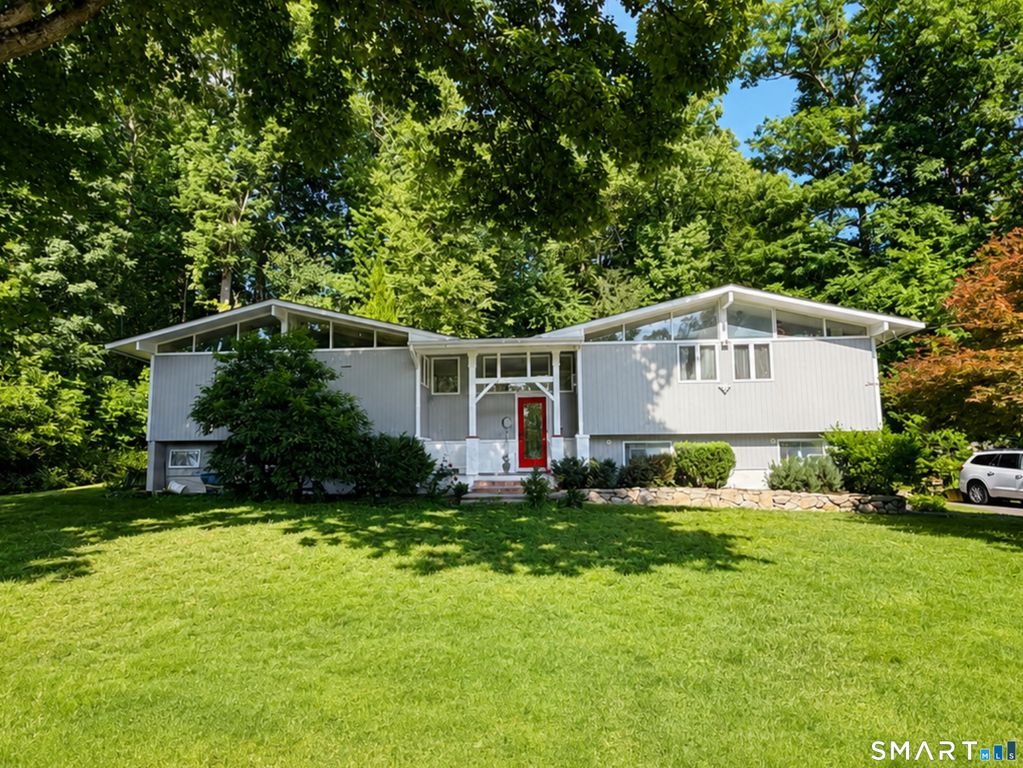 1 Bayberry Drive, Brookfield, CT 06804