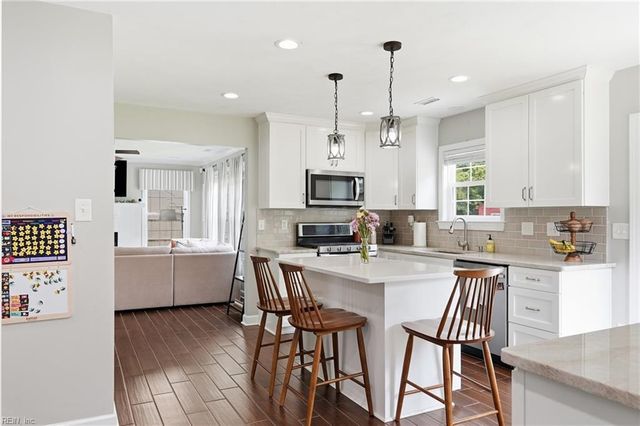 712 Woodcott DR, Chesapeake, VA 23322