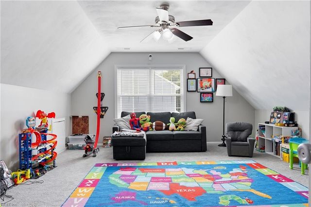712 Woodcott DR, Chesapeake, VA 23322