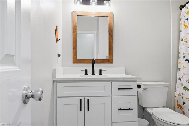 712 Woodcott DR, Chesapeake, VA 23322