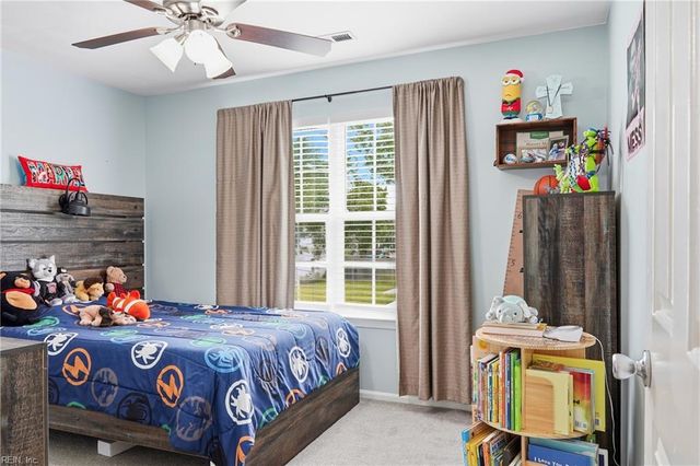 712 Woodcott DR, Chesapeake, VA 23322