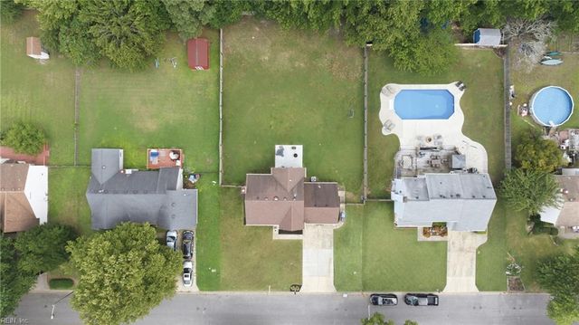 712 Woodcott DR, Chesapeake, VA 23322