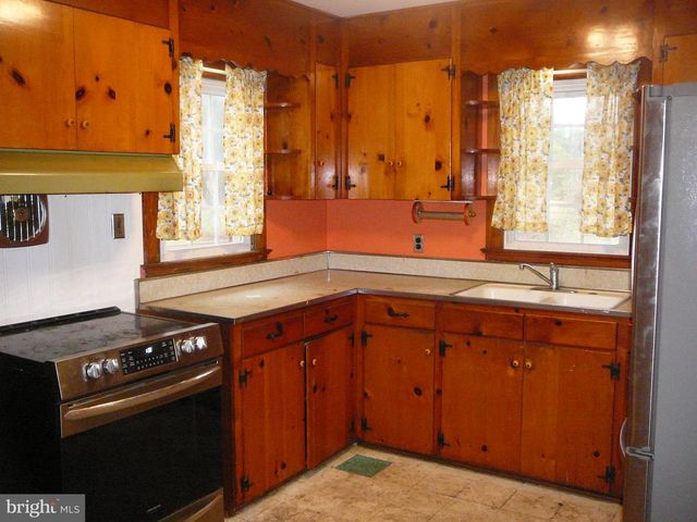 6088 FREDERICKSBURG TPKE, Woodford, VA 22580