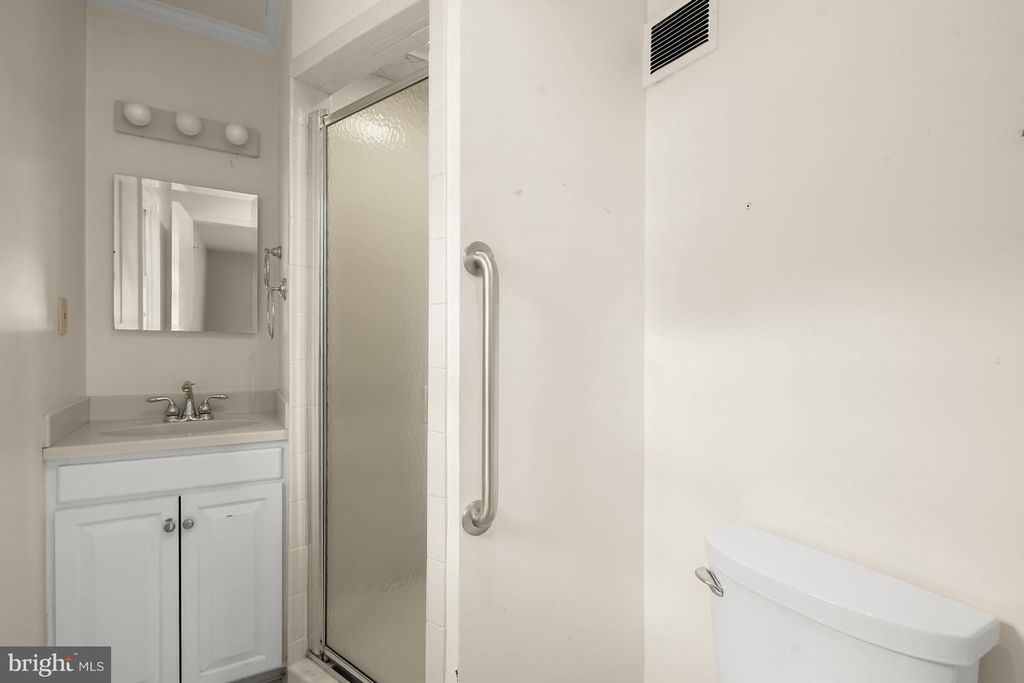 Image 11 of property listing at 9720 BYEFORDE RD, Kensington, MD 20895