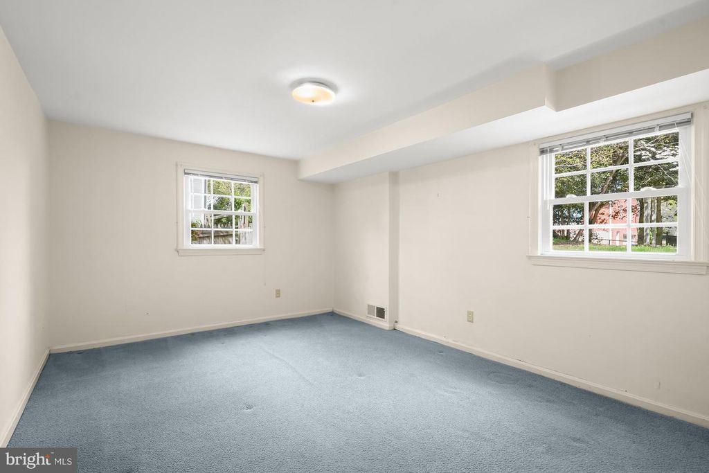 Image 16 of property listing at 9720 BYEFORDE RD, Kensington, MD 20895