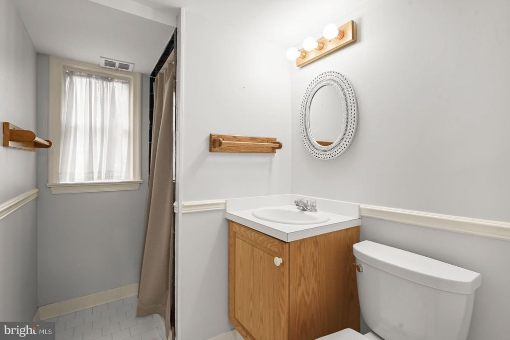 Image 17 of property listing at 9720 BYEFORDE RD, Kensington, MD 20895