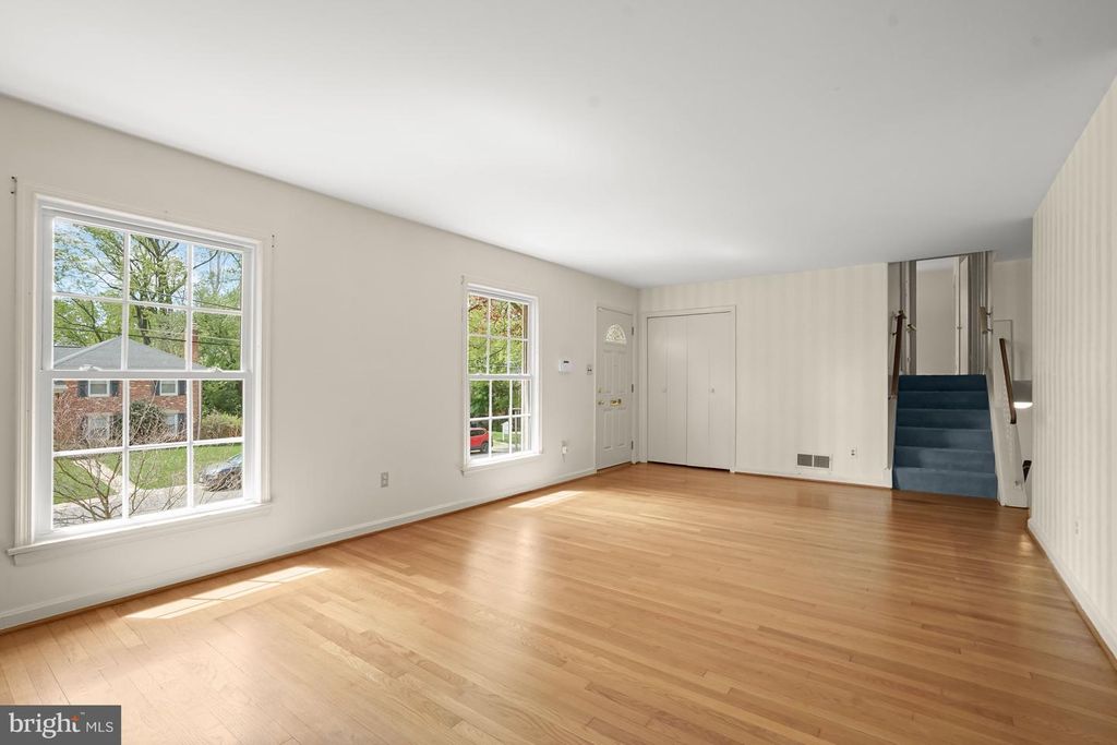 Image 2 of property listing at 9720 BYEFORDE RD, Kensington, MD 20895