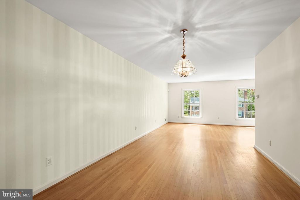 Image 4 of property listing at 9720 BYEFORDE RD, Kensington, MD 20895