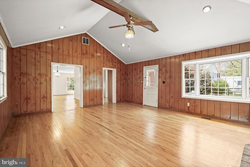 Image 7 of property listing at 9720 BYEFORDE RD, Kensington, MD 20895