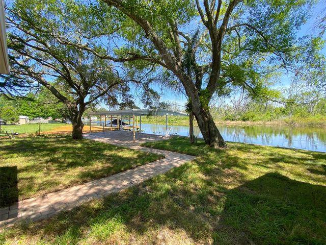 28046 LOIS DRIVE, Tavares, FL 32778