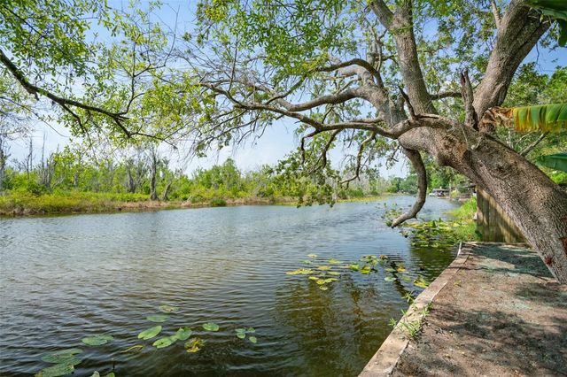 28046 LOIS DRIVE, Tavares, FL 32778
