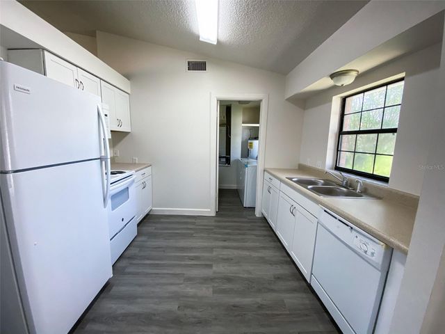 28046 LOIS DRIVE, Tavares, FL 32778