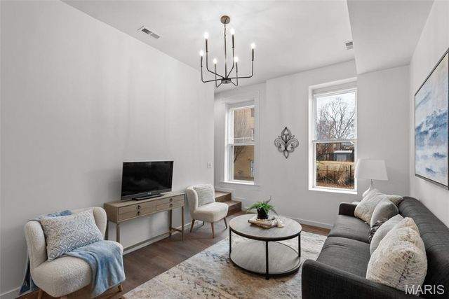 3330 Wisconsin Avenue, St Louis, MO 63118