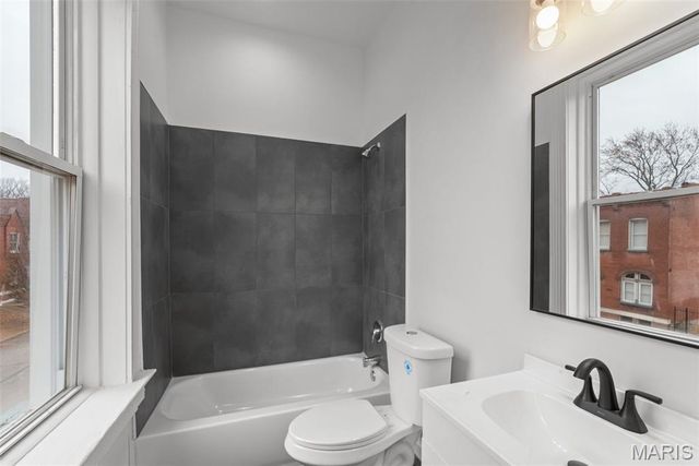 3330 Wisconsin Avenue, St Louis, MO 63118