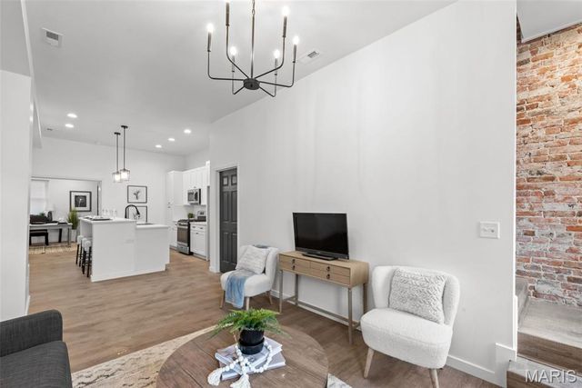 3330 Wisconsin Avenue, St Louis, MO 63118