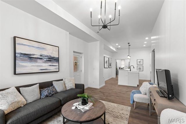 3330 Wisconsin Avenue, St Louis, MO 63118