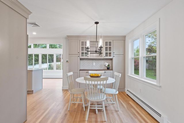 21 Clark Rd, Bedford, MA 01730